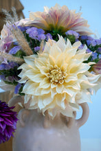 Afbeelding in Gallery-weergave laden, Wanneer dahliaknollen kopen? Bestel ze nu eenvoudig online en plant dit voorjaar Dahliaknollen voor een mooie kleurrijke tuin of terras in de zomer! Wij proberen steeds de grootste maat en beste kwaliteit aan te bieden voor het mooiste resultaat