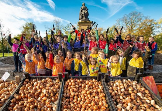 2050 klassen plantten 1,2 miljoen bloembollen!