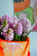 Lade das Bild in den Galerie-Viewer, Hyacint Pink Pearl heeft prachtige, diep roze gekleurde bloemen.  Bestel ze nu makkelijk en snel online
